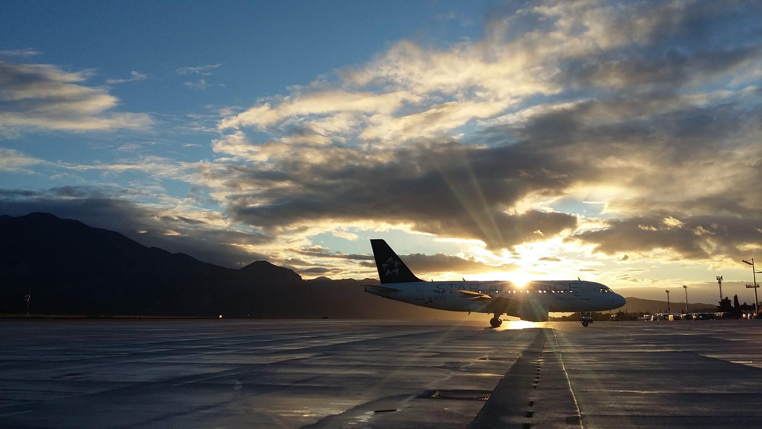 Private Transfers Sunshine Coast - airplane at sunset